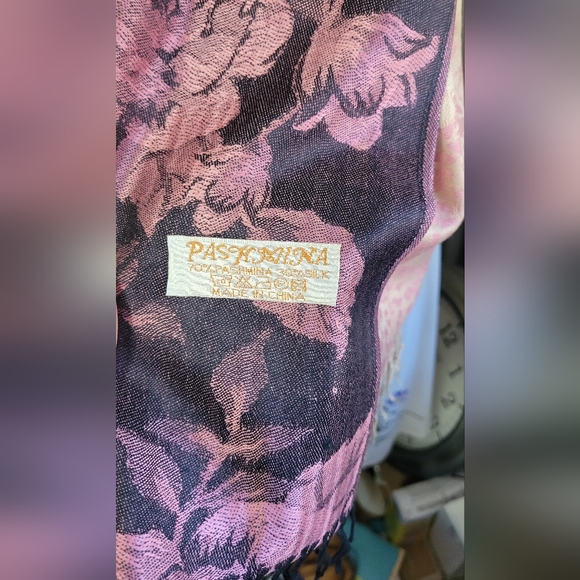 Women's new Pashmina "Orange" roses & cheetah print scarf with tassles. - Picture 4 of 12